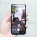 Samsung работает над безрамочным смартфоном с камерой под дисплеем