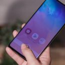Почему Galaxy S10+ стоит так дорого? Ответ экспертов